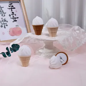 Vue détaillée de la boîte à bague cornet de glace, boîte cadeau de rangement bijoux velours.