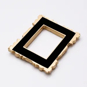 Mini cornice portafoto stile vittoriano vintage in resina dorata espositore per gioielli.