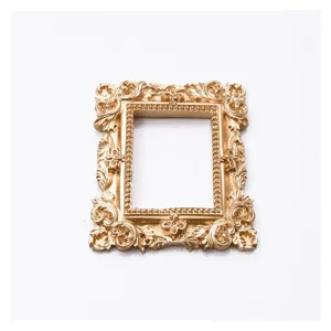 Cornice portafoto in miniatura in resina bronzata in stile vittoriano per esposizione di gioielli.