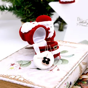 Delizioso portagioie in velluto Babbo Natale con collana quadrifoglio nera per regalo di Natale.