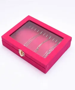 Roze fluwelen sieradendoos met glazen deksel, draagbare ketting display en opberging.