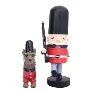 Noorse speelgoed soldaat en hond hars beeldje set woondecoratie etalage ornament