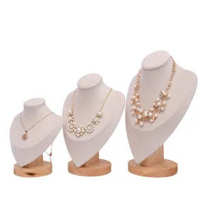 Ensemble de présentoirs de colliers en bois avec velours beige pour vitrine de bijoux