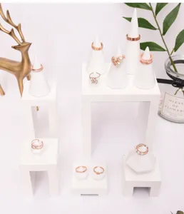 Hars sieraden display stand Scandinavische kegel ringhouder multi-layer witte organisator.