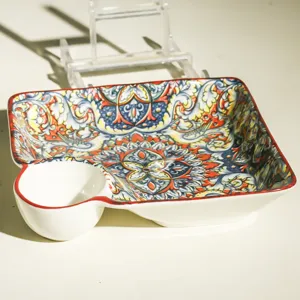 Böhmischer Keramik-Dumpling-Teller Detail mit Soßenschale, elegantes Geschirr für Küche und Tisch.
