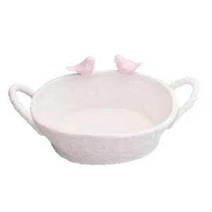 Witte keramische decoratieve opbergschaal met schattige roze vogels en handvaten voor thuis.