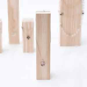 Solid wood jewelry display stand set, wooden display props for necklaces and pendants.