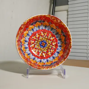 Ciotola in ceramica bohémien con vivace motivo mandala, ideale per la cucina e l'uso quotidiano.