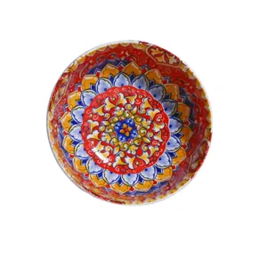 Bella ciotola in ceramica boema con vivace motivo floreale mandala per la cucina.