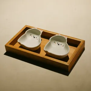 Cute cat ceramic sauce dish set with bamboo tray, 19.5x11x3cm, perfect for snacks and tea.