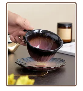 Set de taza de café y platillo de cerámica con acabado de esmalte degradado único detalle.