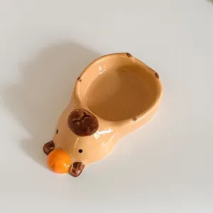Carina ciotola per salsa in ceramica capibara, dettaglio creativo per intingoli da cucina domestica.