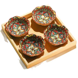 4er Set bunte Keramik Schalen mit Holztablett, retro Blumenmuster für Obst und Snacks.