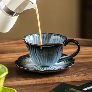 Set de taza de café y platillo de cerámica creativa, elegante taza latte retro con platillo a juego.