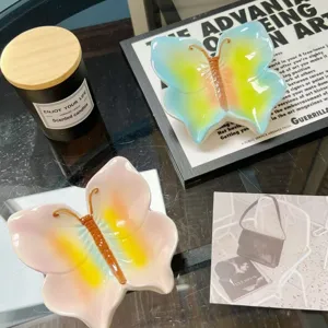 Ravissant plat en céramique papillon, porte-savon coloré et jolie palette nail art déco.