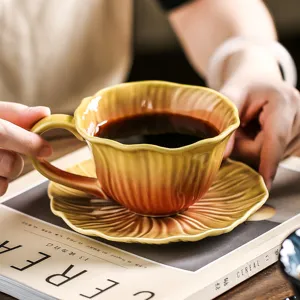 Juego de taza y platillo de café de cerámica creativa, diseño degradado para latte.