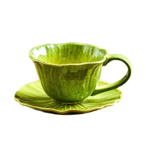 Juego de taza y platillo de café de cerámica verde, diseño retro de pétalos para diario.