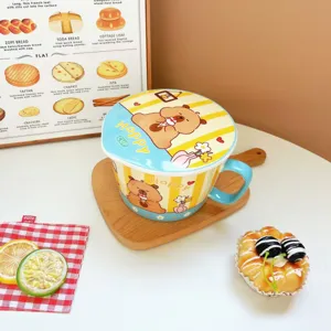 Bonito tazón de cerámica para fideos instantáneos de capibara con tapa, ideal para estudiantes.