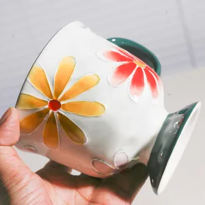 Grosse kapazitat keramik kaffeetasse mit handbemaltem blumenmuster, kreative fruhstuckstasse.