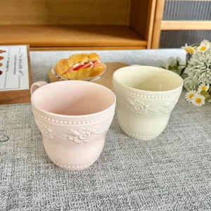 Tazza da caffè in ceramica goffrata stile ins con manico, graziosa tazza da latte per acqua.