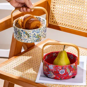 Corbeille a fruits en ceramique style europeen avec poignee en bois, bol decoratif.