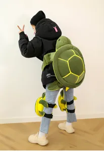 Set di protezione in peluche tartaruga per bambini, zaino antiscivolo sci e ginocchiere.