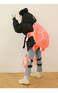 Set protezione bambini a forma di tartaruga rosa in peluche per sci e pattinaggio.