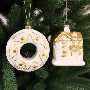 Décorations d'Arbre de Noël Blanc Or Pendentifs en Plastique Irréguliers Train Santa Express Maison pour Décor de Fête