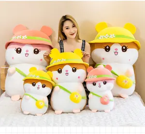 Détail de poupée en peluche hamster d'été mignon, cadeau de compagnon doux idéal pour les filles.