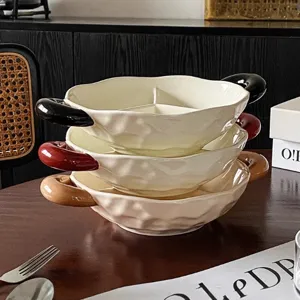 Geteilter Keramikteller für Obst mit bunten Griffen, gestapeltes Design für Wohnzimmer Dekor.