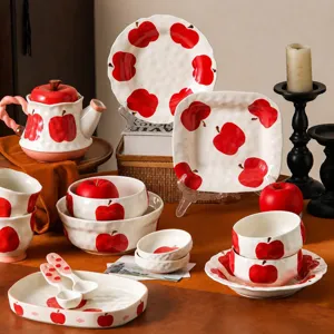 Servizio da Tavola in Ceramica Mela Rossa Sottosmalto Carino Ciotola Piatto Tazza Cucchiaio Casa Cucina