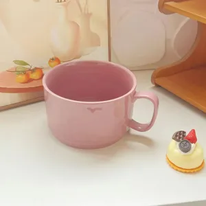 Rosa Keramik-Instant-Nudelschüssel, große Tasse mit Henkel für den Alltag, Detailansicht.