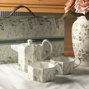 Set Regalo Teiera e Due Tazze in Ceramica di Lusso Set Acqua Dipinto Floreale Con Scatola Regalo Elegante Per Casa