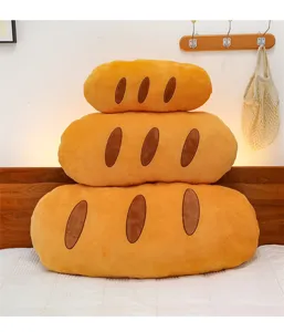 Gedetailleerd overzicht van schattig stokbrood pluche kussen, zacht knuffelspeelgoed voor kinderen.