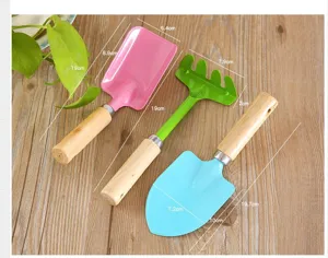 Mini ensemble d'outils de jardin en bois pelle râteau trois pièces plante en pot fleurs