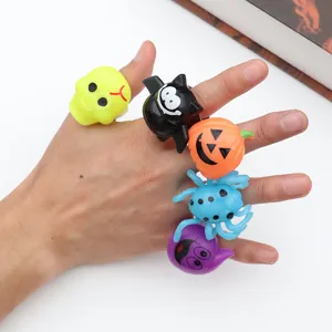 Anello Luminoso di Halloween LED Lampeggiante Luci Dito Zucca Teschio Pipistrello Ragno Fantasma Regali di Festa