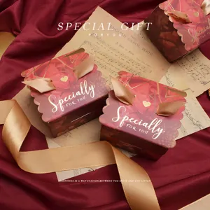 Rode roos patroon geschenkdoos huwelijk snoep verpakking doos elegant ontwerp hoofdaanzicht