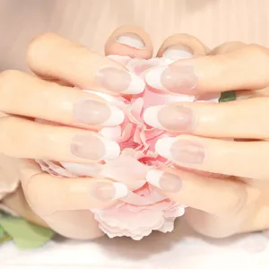 Unghie finte francesi classiche ovali nude punte bianche riutilizzabili eleganti chic
