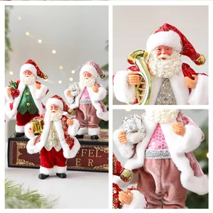 Detailansicht festlicher Weihnachtsmann-Puppenanhänger mit Pailletten und Pelzbesatz