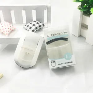 Mini plastic portable eyelash curler with clear box, lightweight compact travel makeup tool