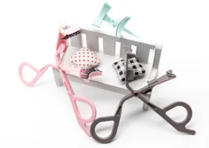 Portable plastic eyelash curler set with miniature display props, easy makeup tool for beginner.