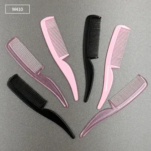 Juego de mini peines de maquillaje de plástico de colores, vista superior para uso diario.