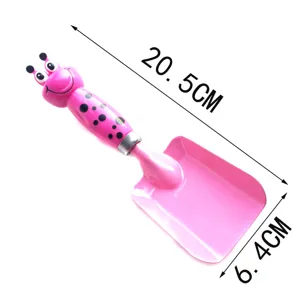 Pink children's garden shovel detail, featuring a cute cartoon caterpillar handle and size marks.