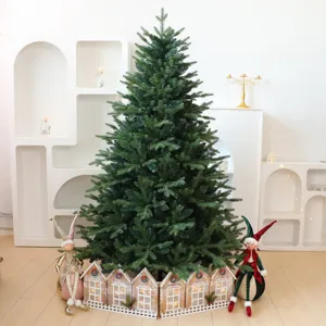 Dichter künstlicher PE und PVC Weihnachtsbaum mit beleuchteter Haus-Basisabdeckung