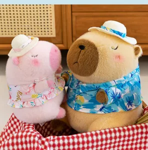 Set di peluche capibara carino con cappello estivo e vestiti tropicali per decorazione accogliente