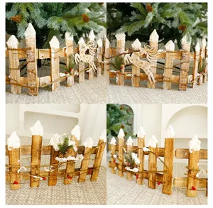 Vue détaillée d'une clôture de sapin de Noël en bois rustique avec rennes