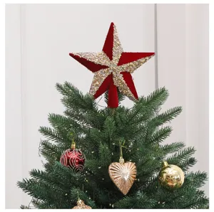 Detalle de estrella para copa de árbol de Navidad en terciopelo rojo con perlas doradas