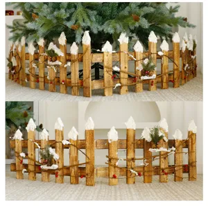 Clôture de sapin de Noël en bois rustique avec pointes enneigées et accents de baies