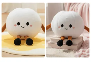 Hermoso detalle de muñeco de peluche muy lindo con diseño de bola redonda blanca y extremidades.