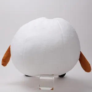 Vista detallada de peluche redondo blanco, adorable muñeco de peluche con extremidades marrones.